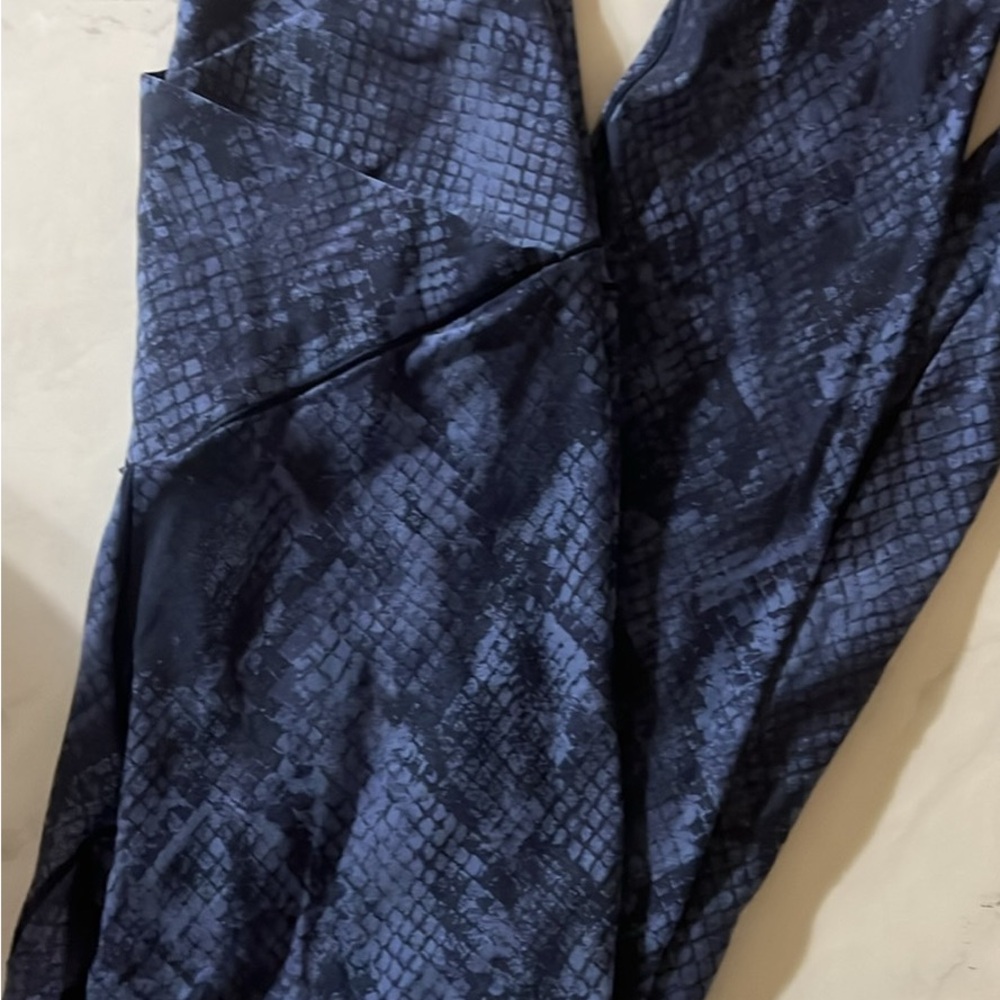 Aerie Blue Crossover Snakeskin Patterned Leggings